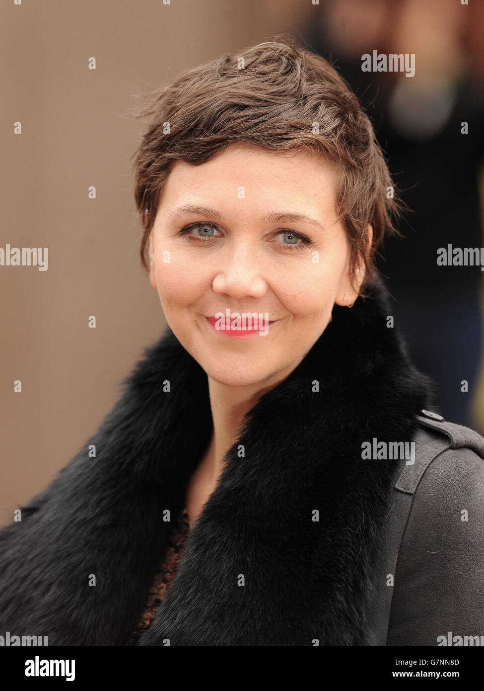 Maggie Gyllenhaal arriving for the Burberry Prorsum womenswear catwalk show at Kensington Gardens, as part of London Fashion Week. PRESS ASSOCIATION Photo. Picture date: Monday February 23, 2015. See PA story CONSUMER Fashion. Photo credit should read: Dominic Lipinski/PA Wire Stock Photo