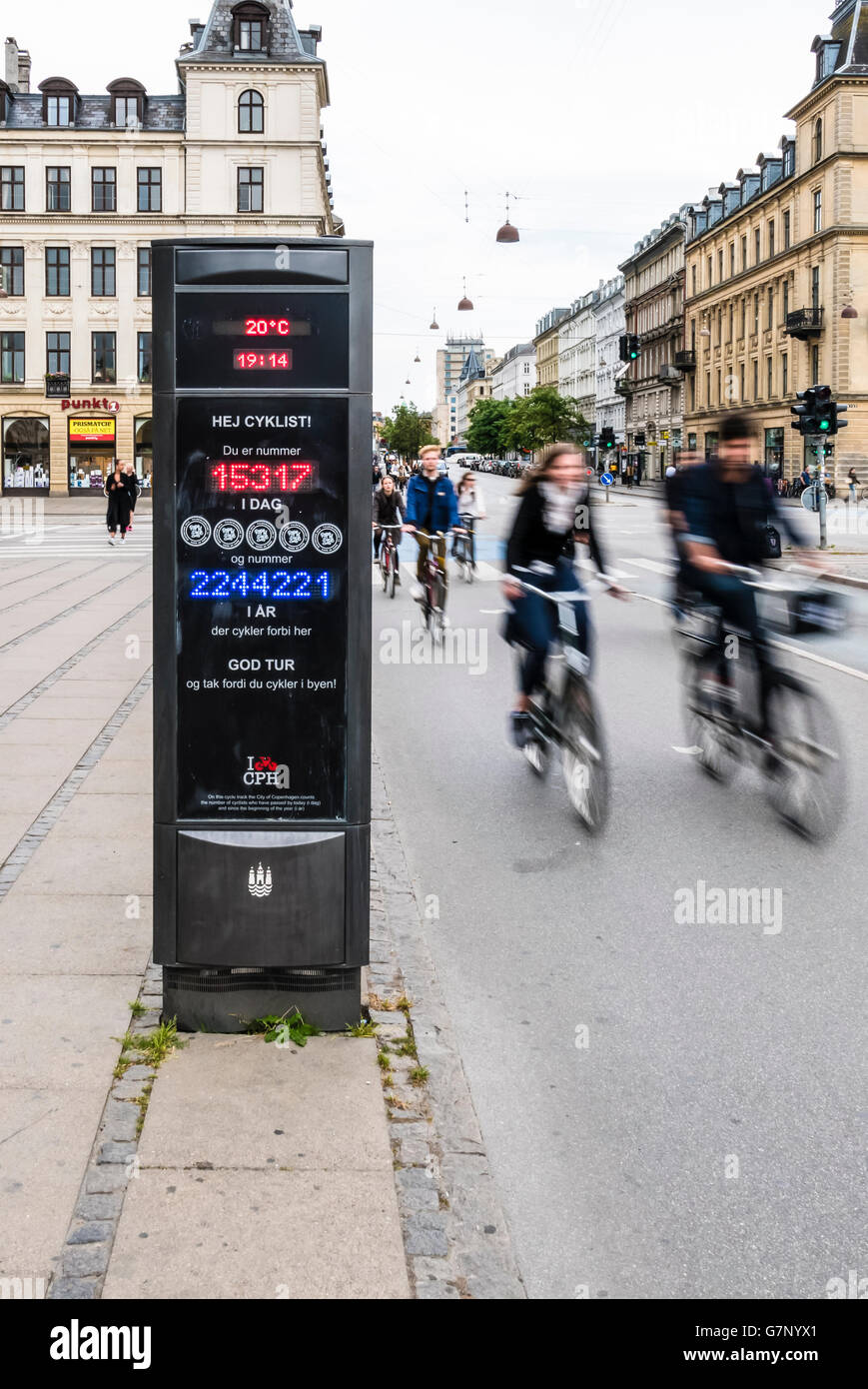 Cyclists in Copenhagen, Denmark, cycle past a sign which counds the number of per day/year passing this point Stock Photo - Alamy