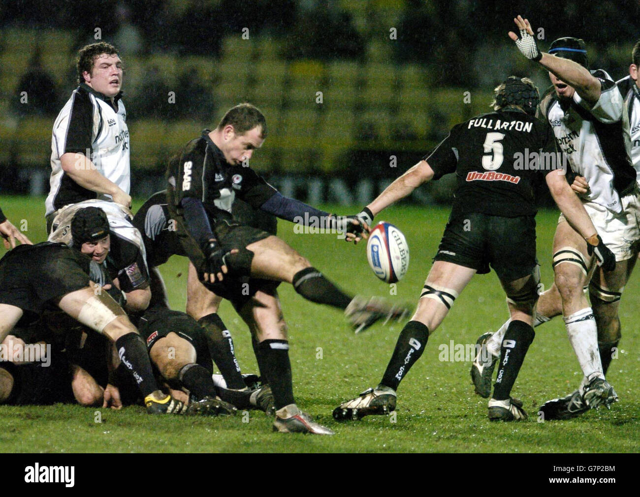 Rugby Union - Saracens v Newcastle Falcons - Vicarage Road. Saracens scrum half Kyran Bracken (centre) clears the ball against the Newcastle Falcons. Stock Photo