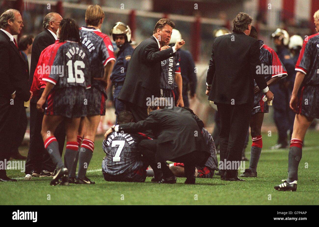 Louis Van Gaal, AFC Ajax Amsterdam talks to the players before extra time Stock Photo
