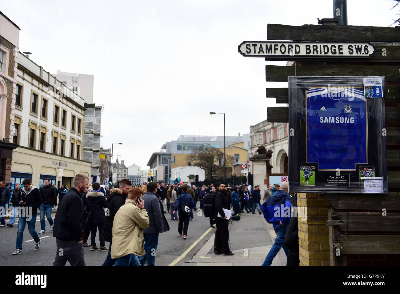 A Stamford Bridge street sign prior to the Barclays Premier League match at Stamford Bridge, London. PRESS ASSOCIATION Photo. Picture date: Sunday March 15, 2015. See PA story SOCCER Chelsea. Photo credit should read: Adam Davy/PA Wire. Stock Photo
