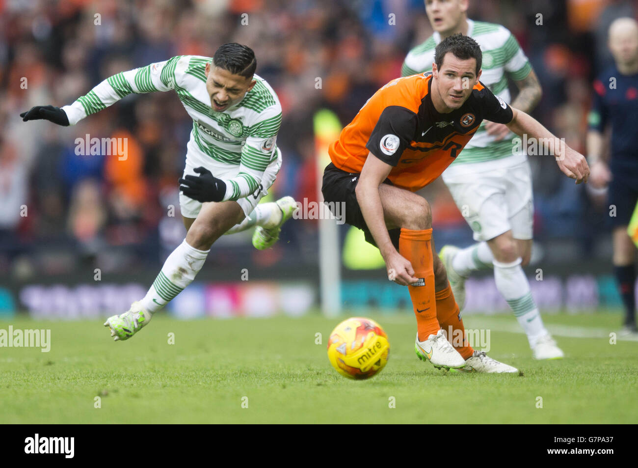 Celtic's Emilio Izaguirre (left) and Dundee United Ryan McGowan (right) tussle during the QTS Scottish League Cup Final at Hampden Park, Glasgow. Stock Photo