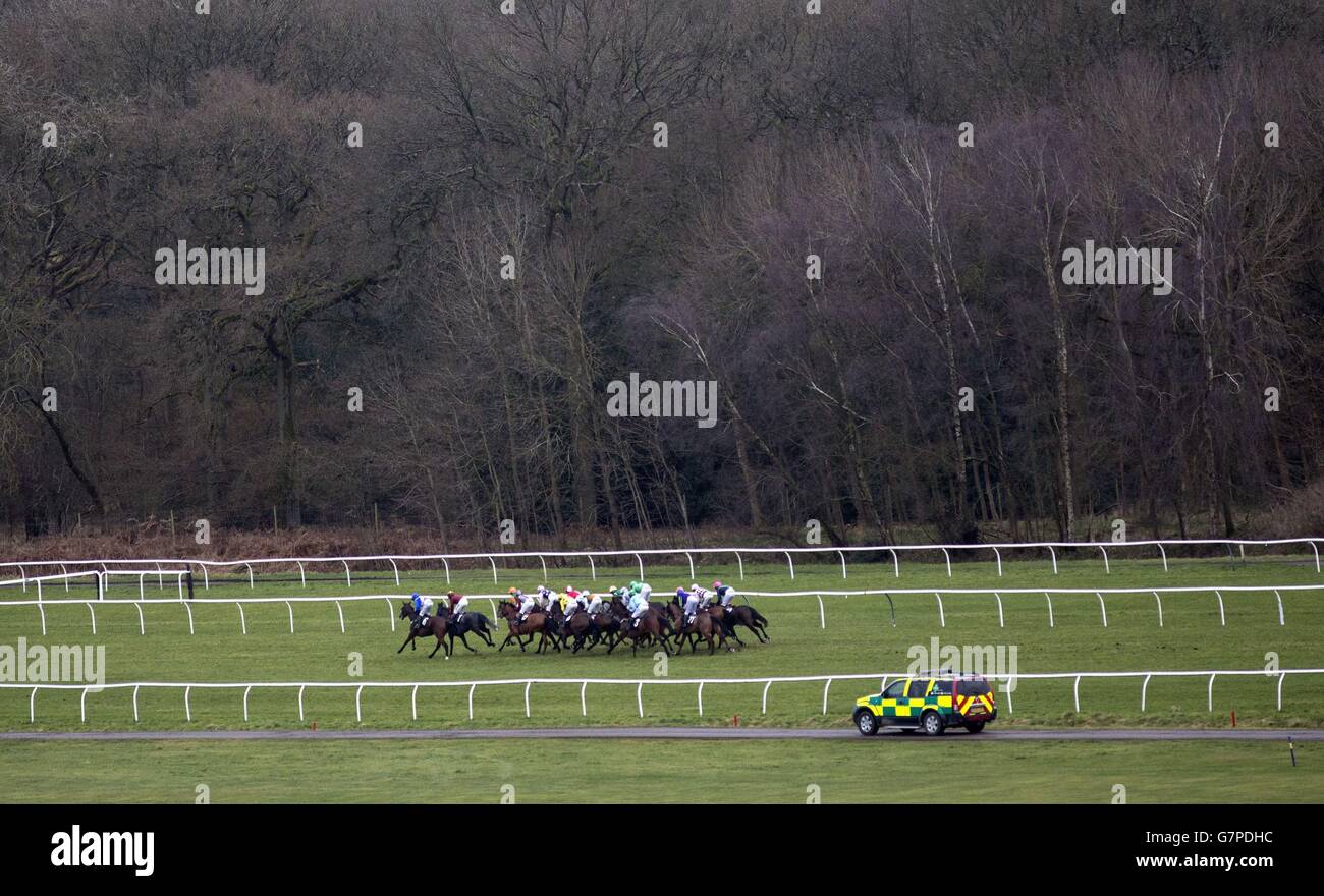 Runners head into the countryside during The West Berkshire Racing Club ...