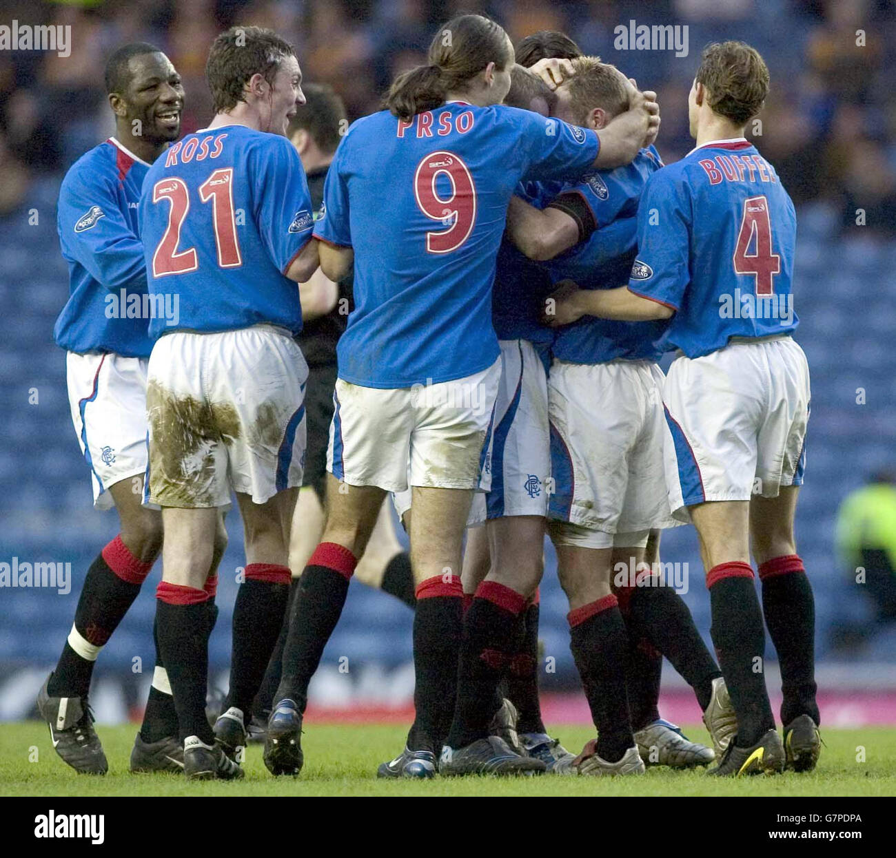 Soccer - Bank Of Scotland Premiere League - Rangers v Livingston - Ibrox stadium. Rangers players celebrate Ricksen's goal Stock Photo