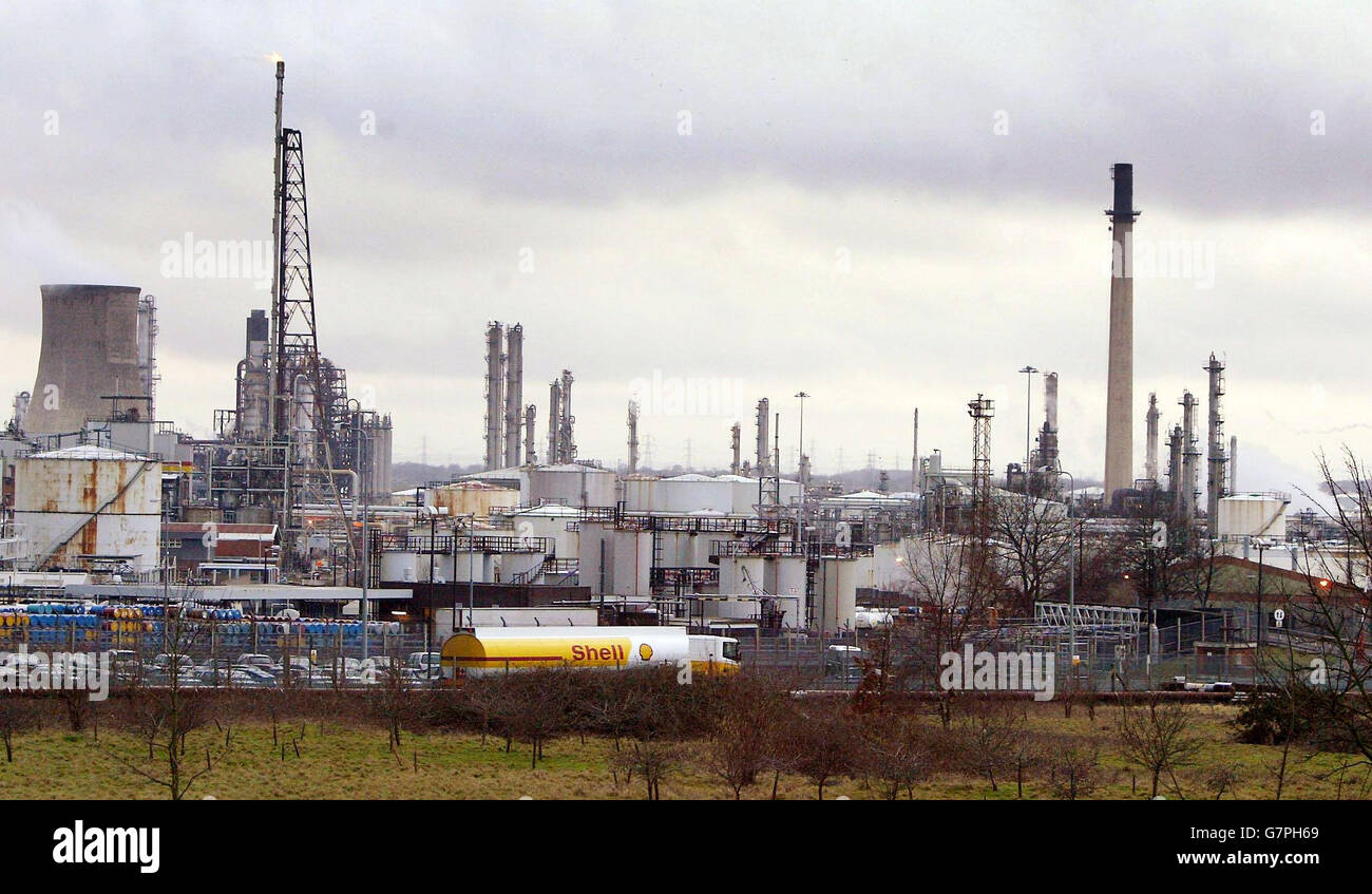Shell refinery, Stanlow. The refinery of the oil giant Shell Stock Photo Alamy