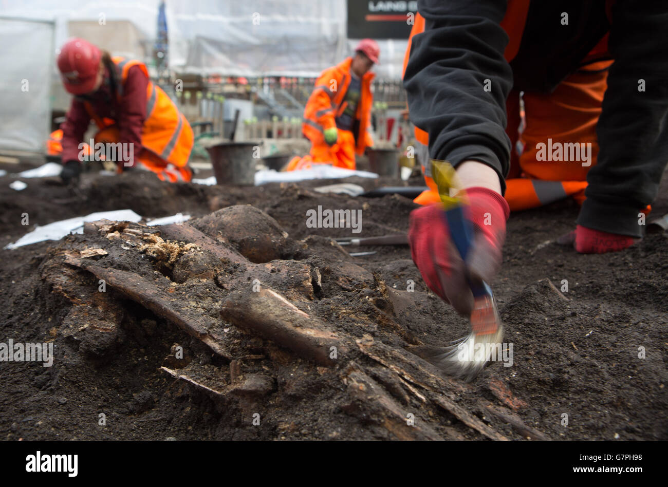 An archaeologist from MOLA (Museum of London Archaeology) works at the Bedlam burial ground, where over 20,000 Londoners are believed to have been buried between 1569 and 1738, the excavation will allow the construction of East entrance of the New Liverpool St. Crossrail Ticket station, Liverpool Street, London. Stock Photo