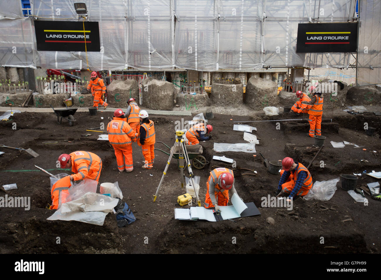 Archaeologists from MOLA (Museum of London Archaeology) at work on the Bedlam burial ground where over 20,000 Londoners are believed to have been buried between 1569 and 1738, the excavation will allow the construction of East entrance of the New Liverpool St. Crossrail Ticket station, Liverpool Street, London. Stock Photo