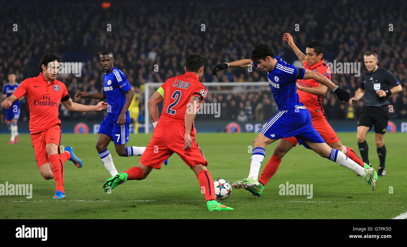 Chelsea's Diego Costa drives into the penalty box before being tackled by Paris St Germain's Edison Cavani (left), Thiago Silva and Marquinhos (right) Stock Photo