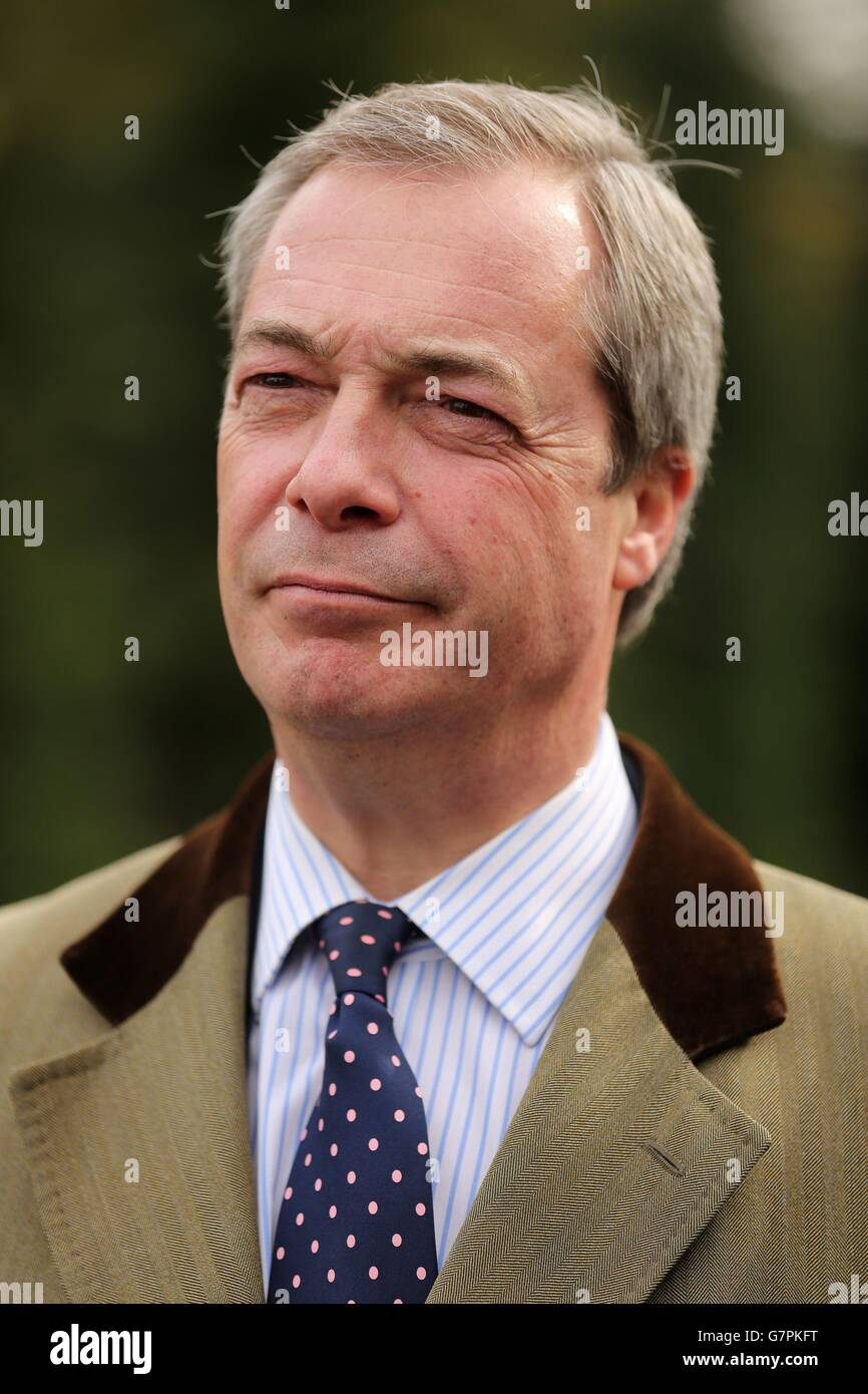 Leader of UKIP Nigel Farage as he unveils a UKIP election poster stating his party's opposition to HS2, at Wendover train station in Buckinghamshire. Stock Photo