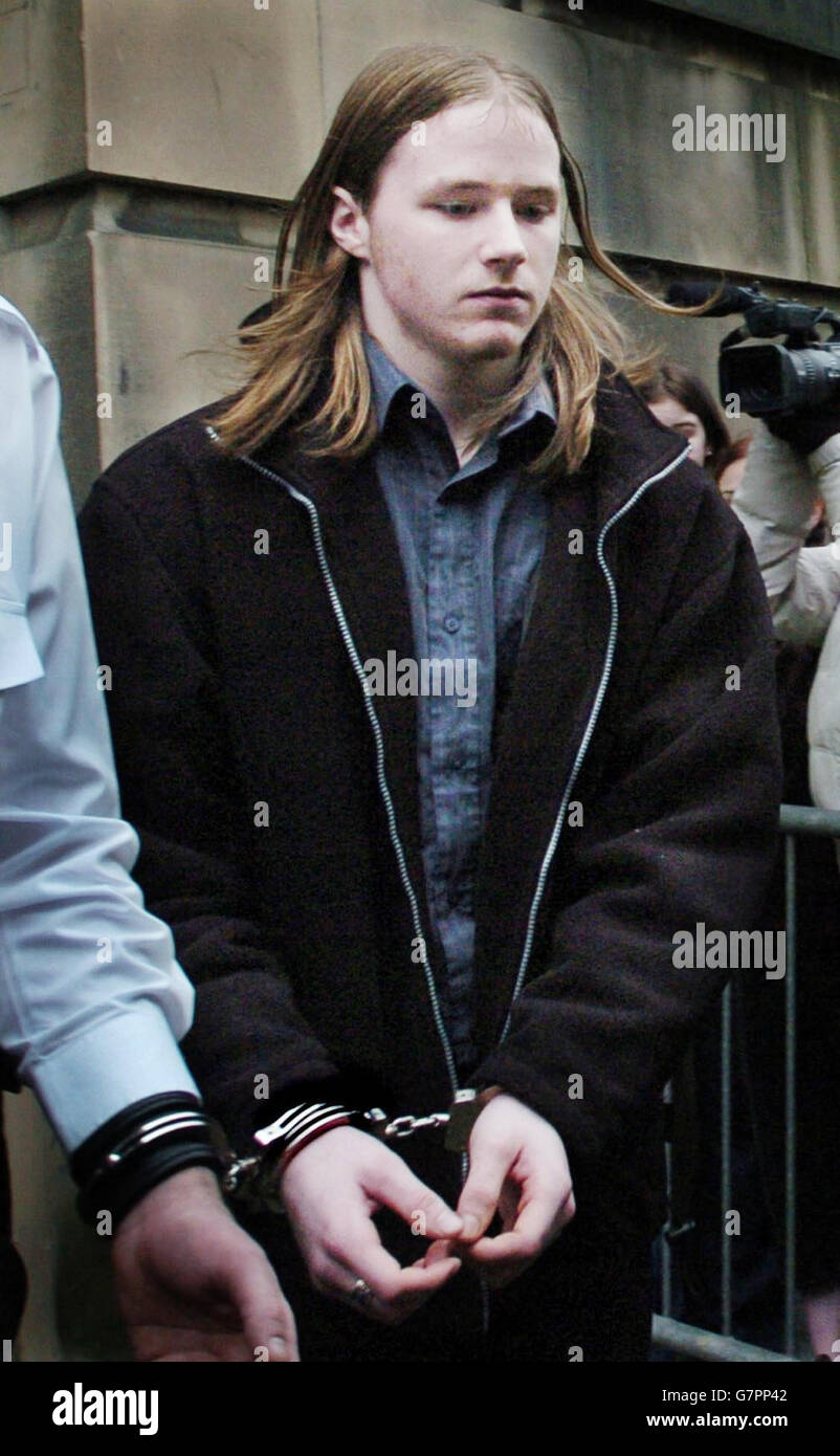 Jodi Jones Murder - Edinburgh High Court. Luke Mitchell, leaves at the end of the Jodi Jones murder trial. Stock Photo