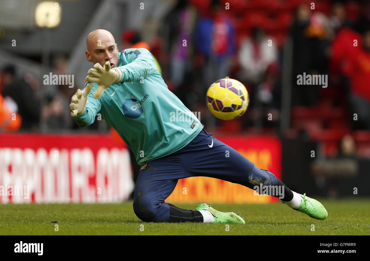 Manchester City goalkeeper Willy Caballero during the warm up before the Barclays Premier League match at Anfield, Liverpool. PRESS ASSOCIATION Photo. Picture date: Sunday March 1, 2015. See PA story SOCCER Liverpool. Photo credit should read: Lynne Cameron/PA Wire. Stock Photo