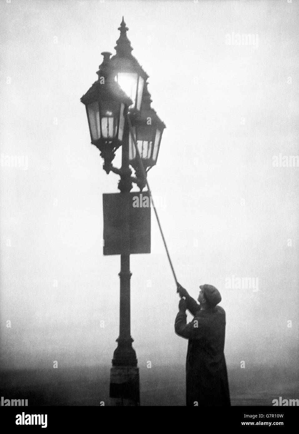 British Weather - Fog - London - 1945 Stock Photo - Alamy