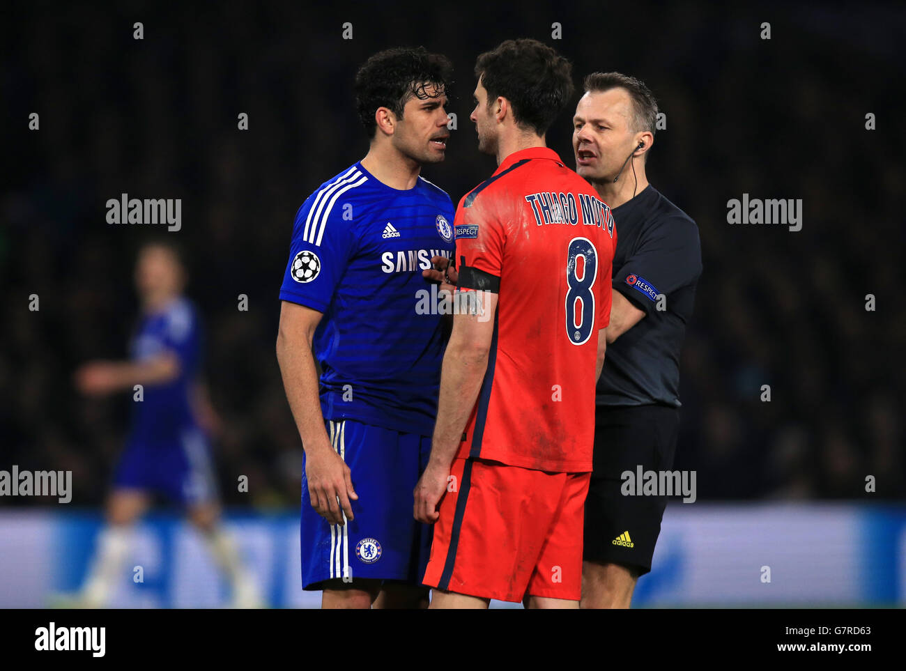 Chelsea's Diego Costa (left) gets into a altercation with Paris St  Germain's Thiago Motta (right Stock Photo - Alamy