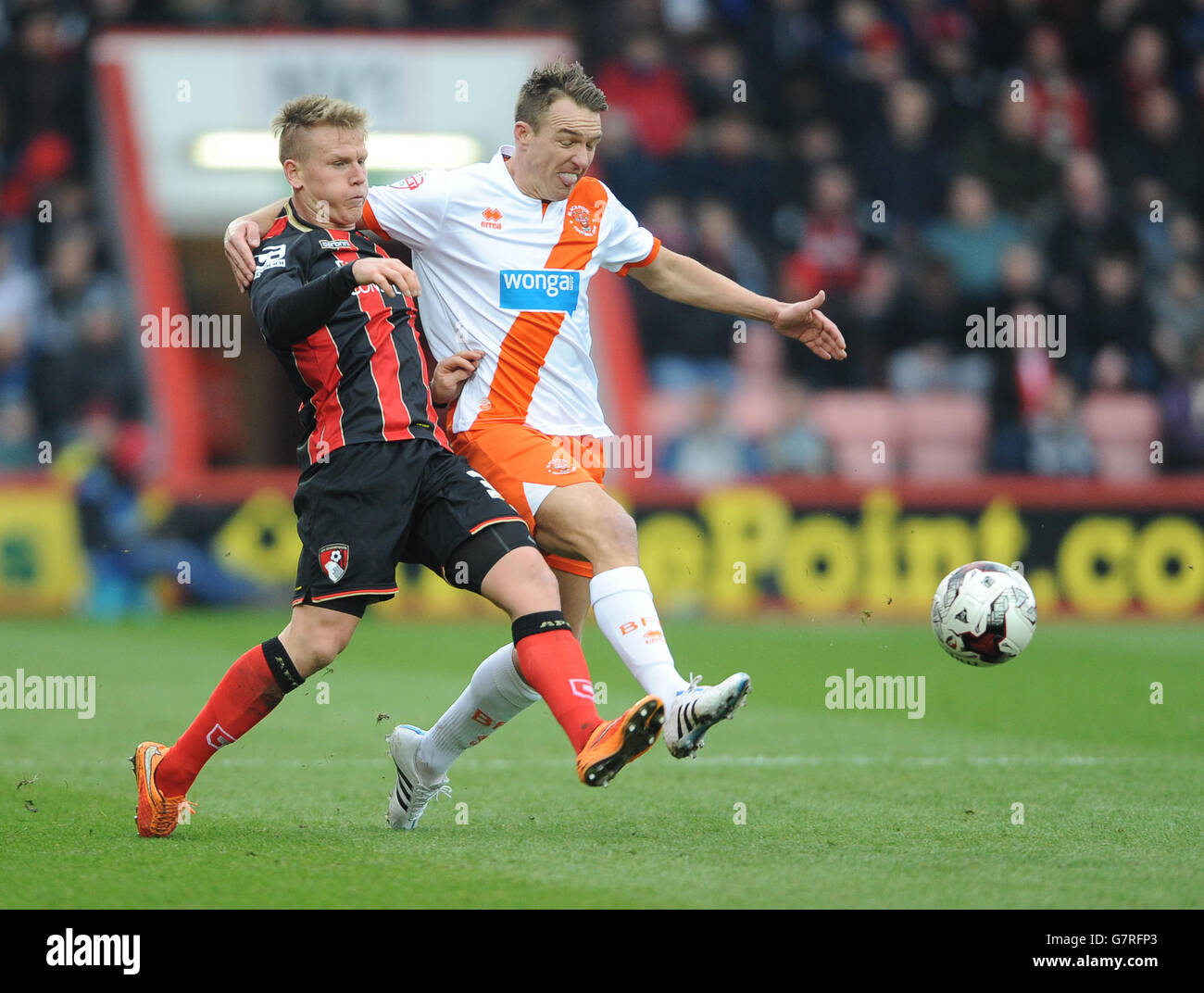 AFC Bournemouth's Matt Ritchie (left) battles with Blackpool's Jose Miguel Cubero Stock Photo