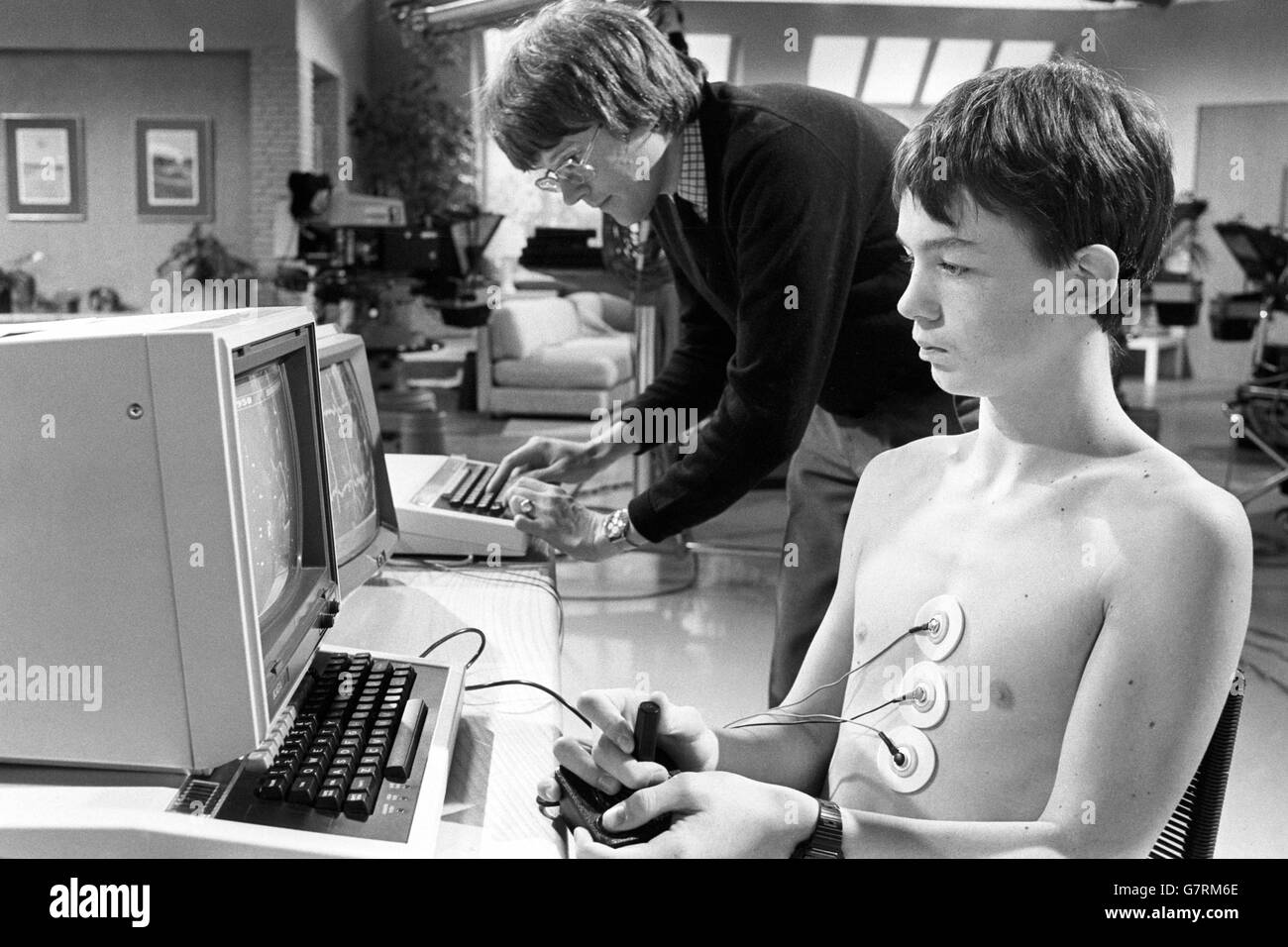 Derek Creasey, 14, of Marple Hill School, Stockport, begins his attempt to set a world record for non-stop playing of computer games, which was broadcast live on Good Morning Britain in London. He is also the subject of medical and scientific research into the physical and psychological effects home computers can have on children. Stock Photo