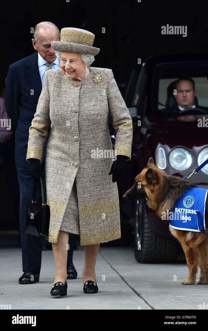 Queen visits Battersea Dogs and Cats Home Stock Photo - Alamy