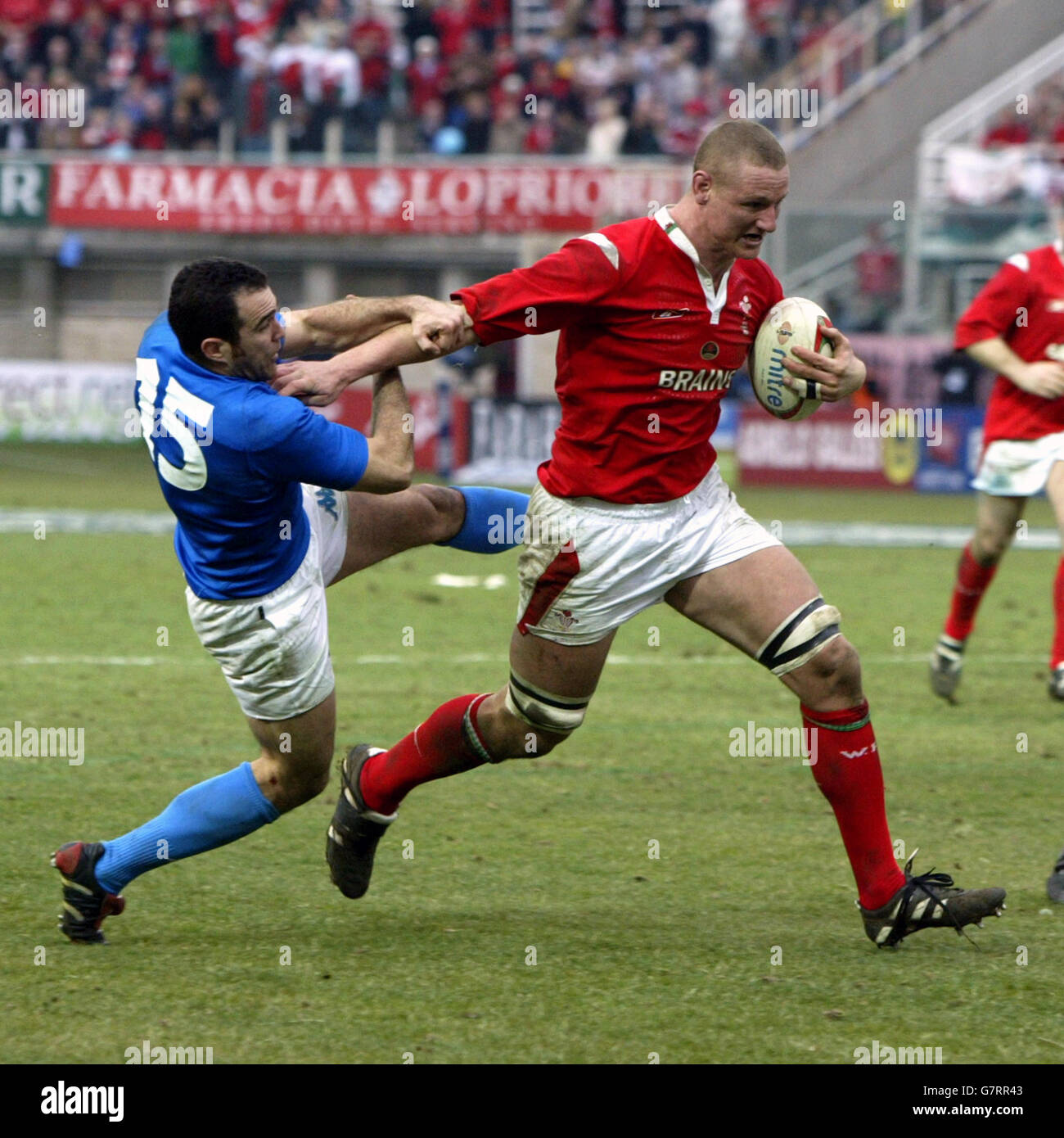 Brent Cockbain (Celtic Warriors) holds the ball as he is challeged during  the Celtic League match against Munster at Pontpridd Stock Photo - Alamy