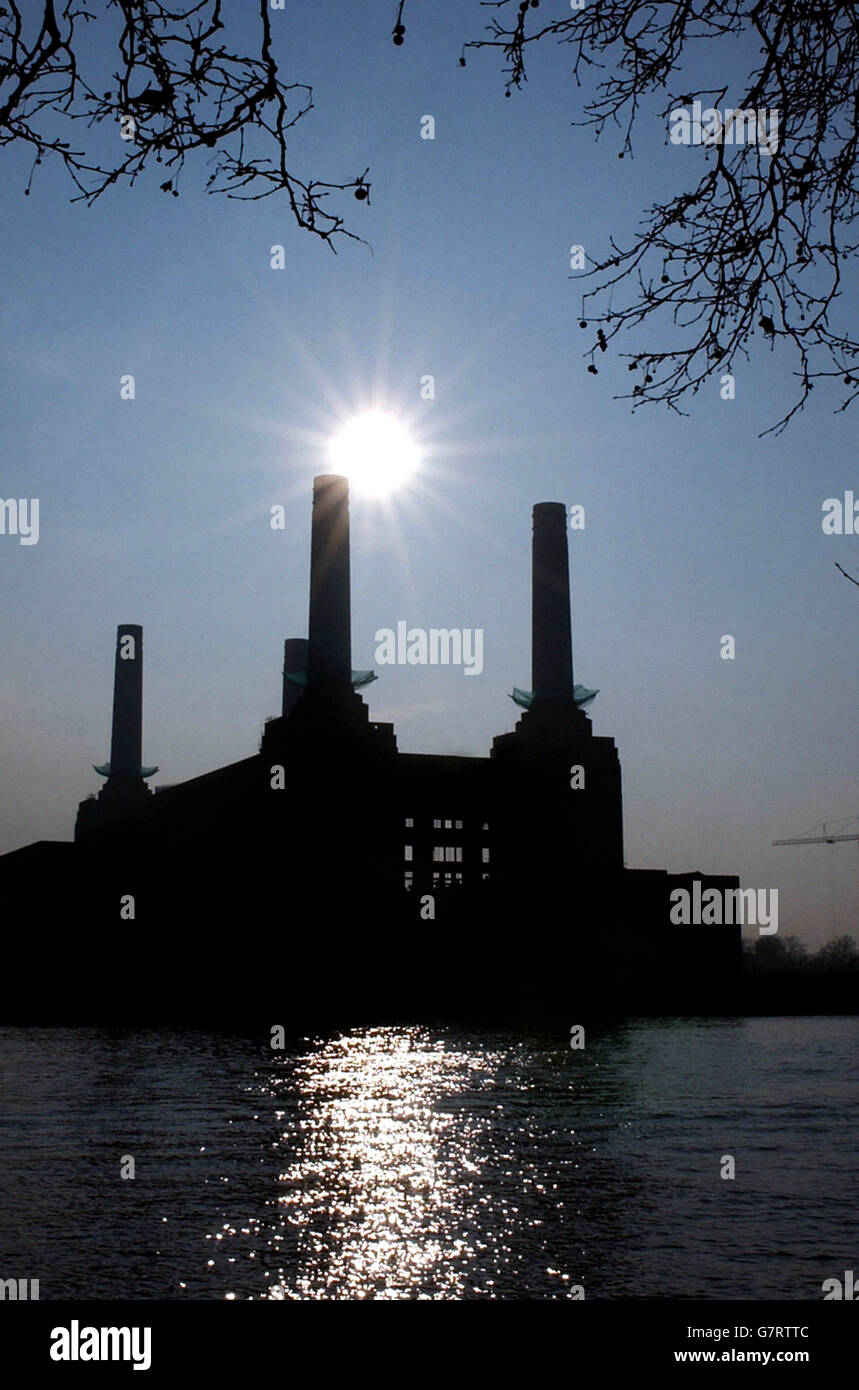 London Buildings and Landmarks - Battersea Power Station - 2005 Stock Photo