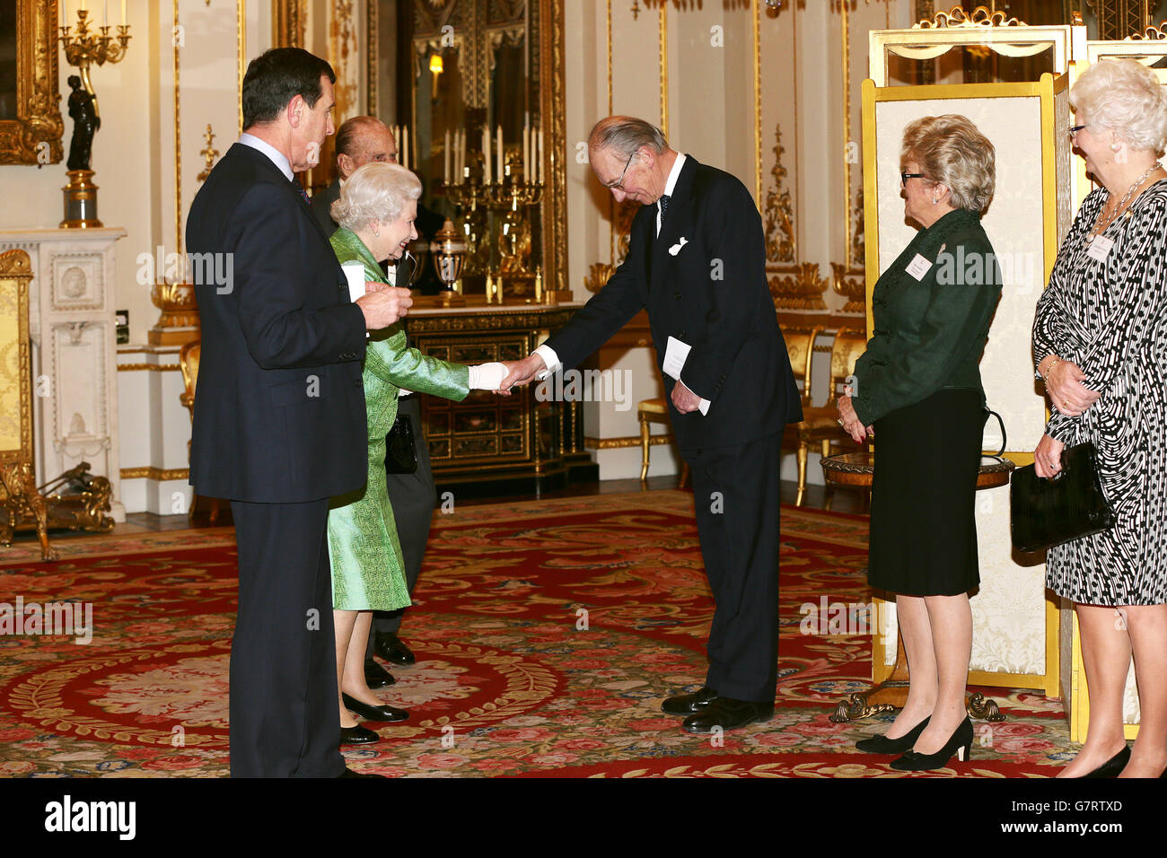 Reception Queen Queen elizabeth ii greets guests reception buckingham palace hi-res ...