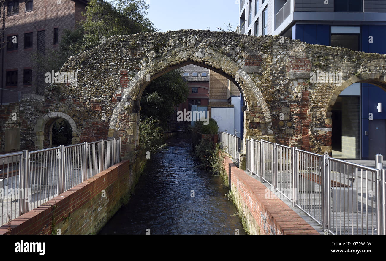 General view of the ruins of the Mill of Reading Abbey spanning the Holy Brook in Reading town centre Stock Photo