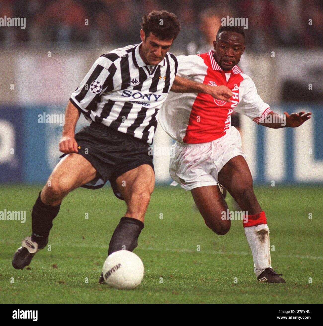 Ciro Ferrara, Juventus is put under pressure by Tijani Babangida, Ajax Stock Photo