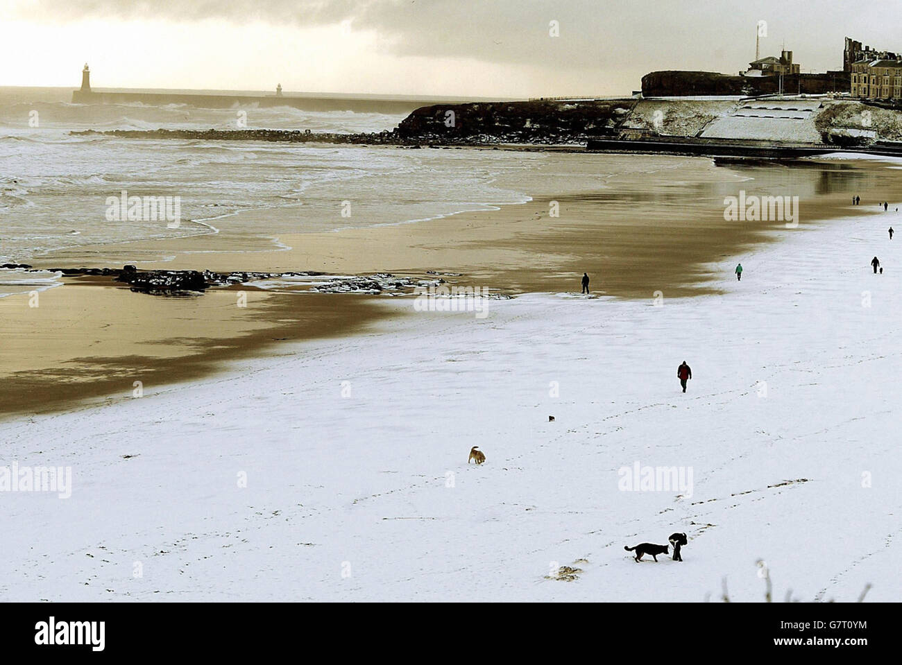 Winter Weather 2005. Tynemouth Beach near Newcastle Stock Photo Alamy