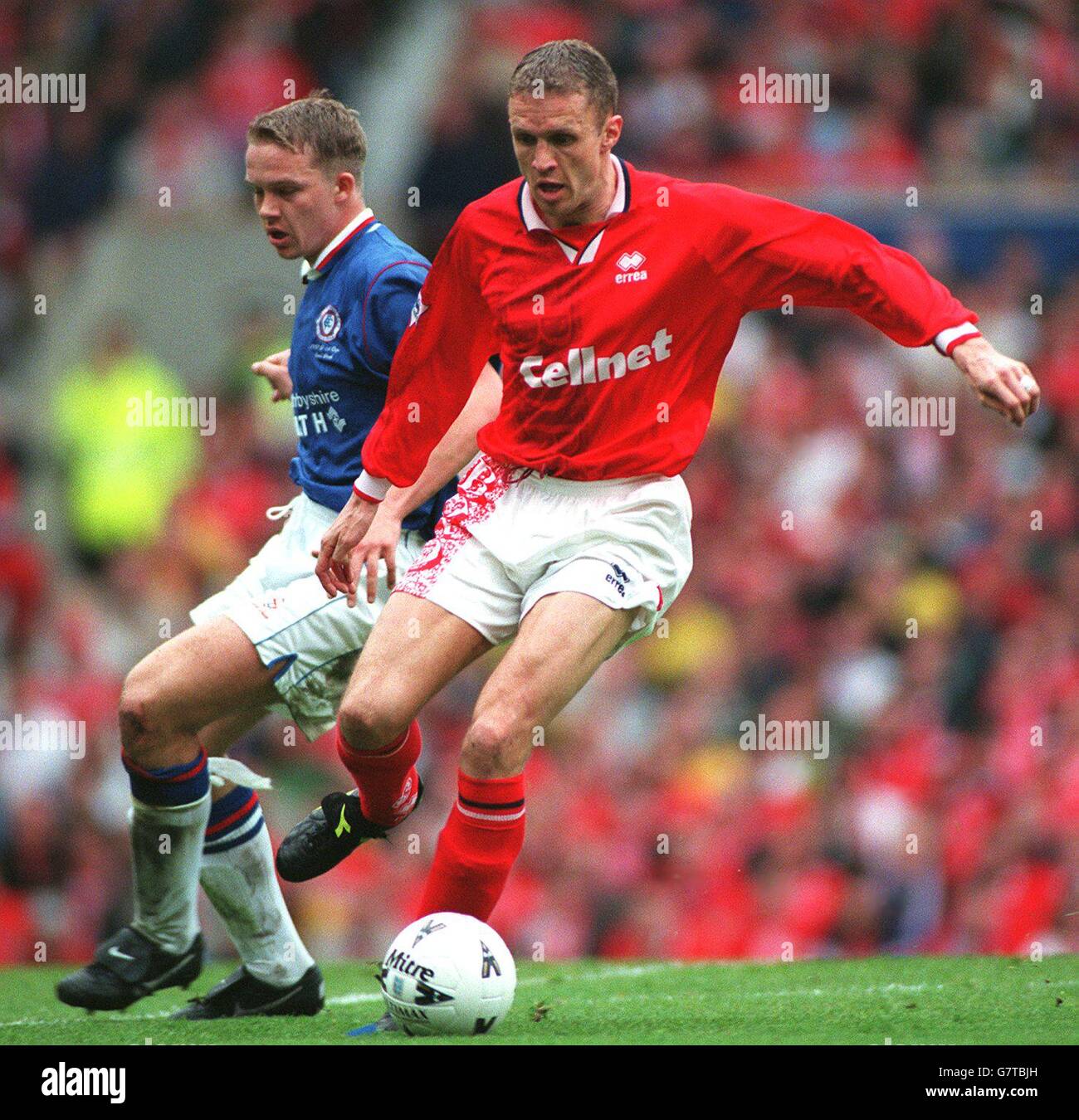 Steve Vickers, Middlesbrough holds off Kevin Davies, Chesterfield Stock Photo