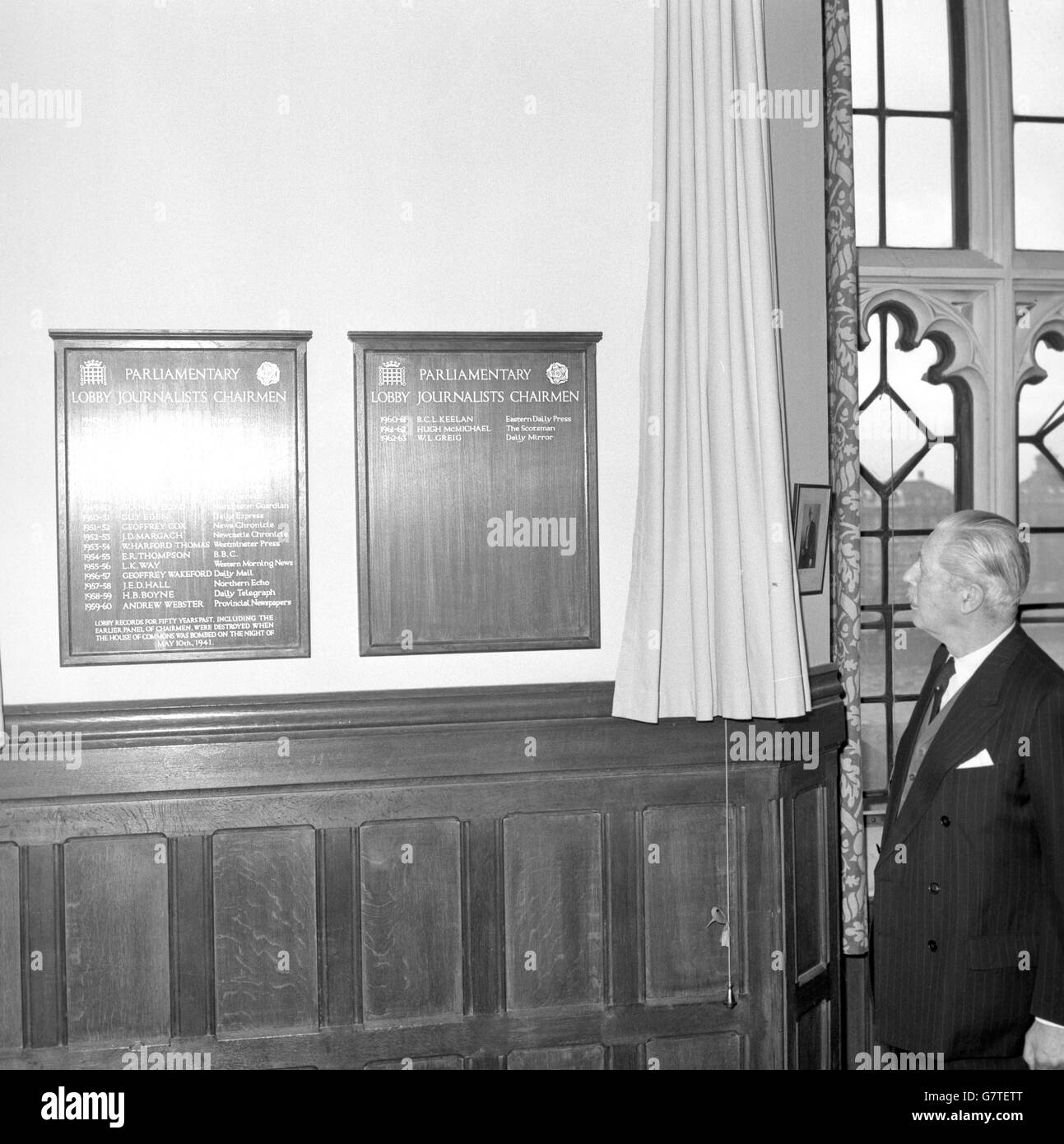 Harold MacMillan, Prime Minister, unveiling int he Lobby Correspondent's Room at the House of Commons, London, panels with the names of the Chairmen of the Parliamentary Lobby Journalists going back to 1940. Previous records, dating back nearly 80 years, were destroyed when the house was bombed on May 10th 1941. The Prime Minister stressed the confidence and comradeship which had always existed between Lobby correspondents and MP's. 'I do not think that old tradition has been in any way departed from', he said. 'On the contrary, during my lifetime i think it has been strengthened'. Stock Photo