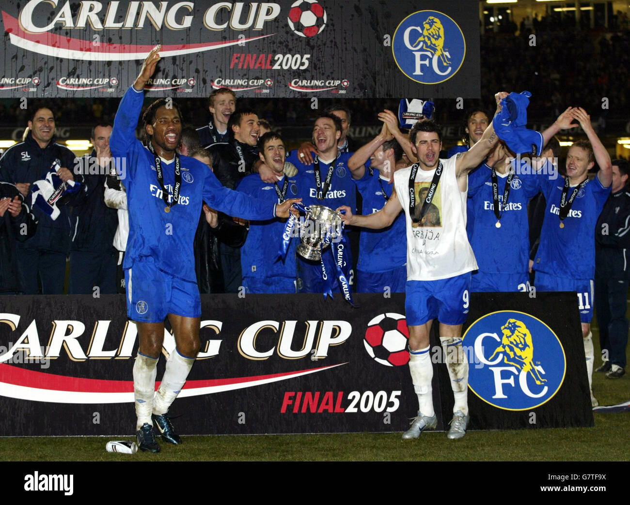 Soccer - Carling Cup - Final - Chelsea v Liverpool - Millennium Stadium. Chelsea's goalscorers Didier Drogba (L) and Mateja Kezman with the Carling Cup trophy in front of teammates after defeating Liverpool. Stock Photo