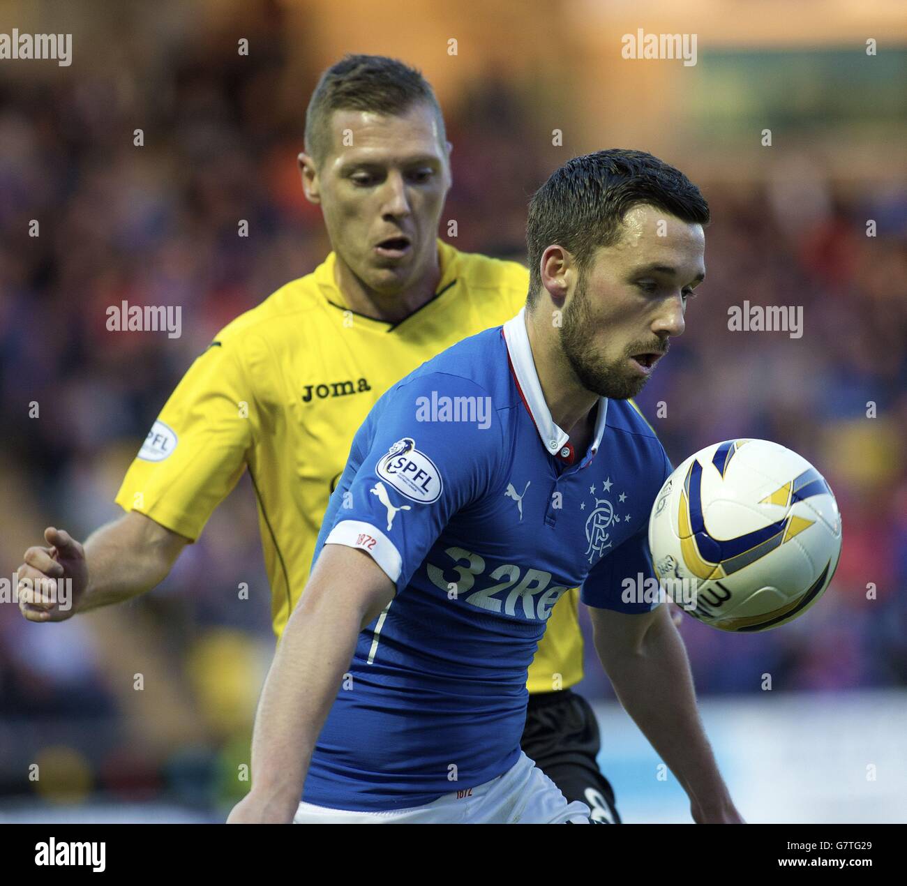 Rangers' Nicky Clark (right) and Livingston's Burton O'Brien during the Scottish Championship match at the The Energy Assets Arena, Livingston. Stock Photo