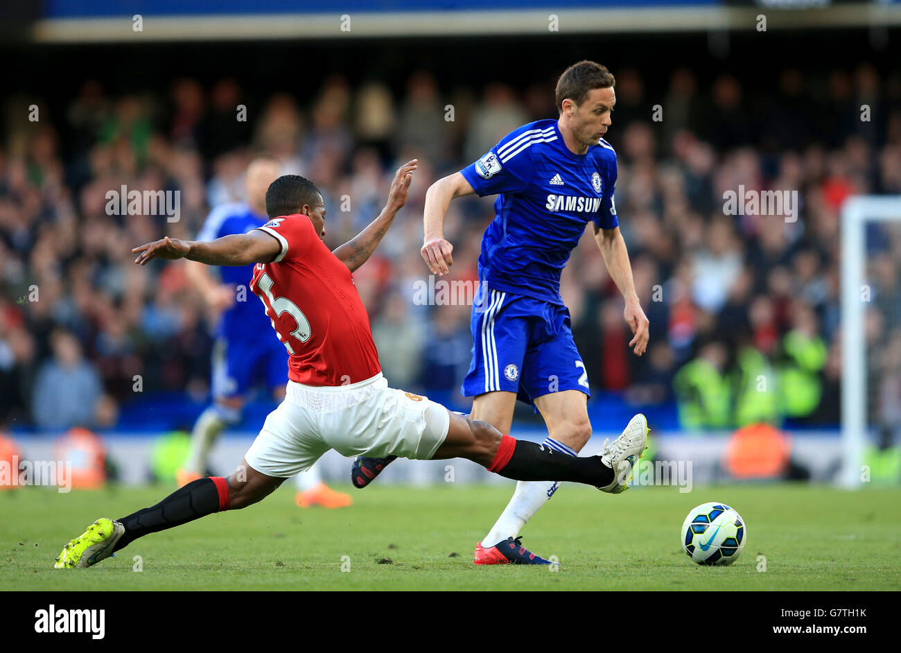 Manchester United's Antonio Valencia (left) and Chelsea's Nemanja Matic (right) battle for the ball during the Barclays Premier League match at Stamford Bridge, London. PRESS ASSOCIATION Photo. Picture date: Saturday April 18, 2015. See PA story SOCCER Chelsea. Photo credit should read: Nick Potts/PA Wire. Stock Photo