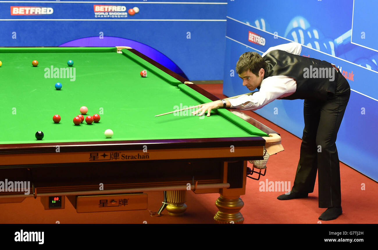Snooker - Betfred World Championship - Day Four - Crucible Theatre