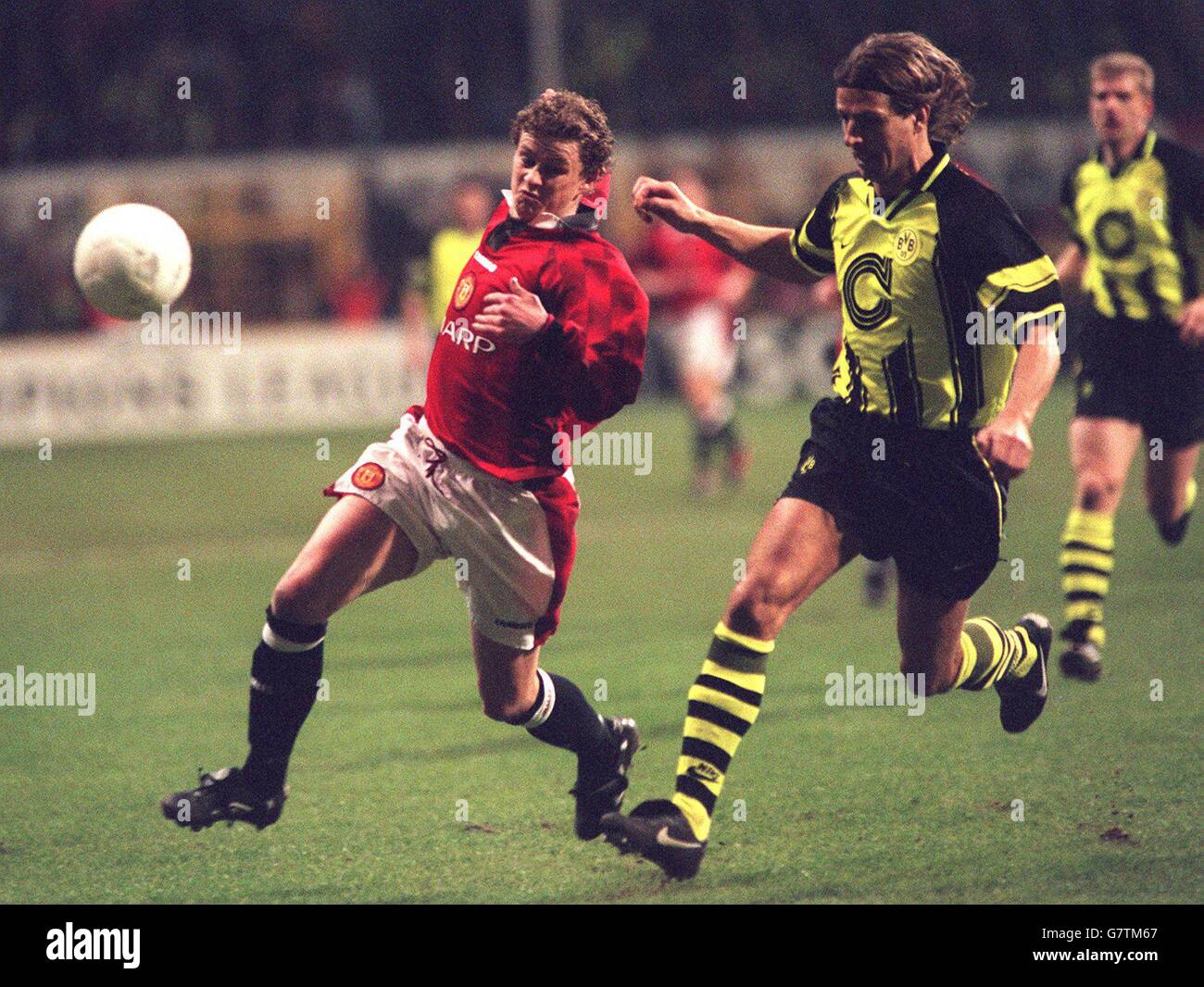 Ole Solskjaer, Manchester United and Wolfgang Feiersinger, Borussia Dortmund Stock Photo