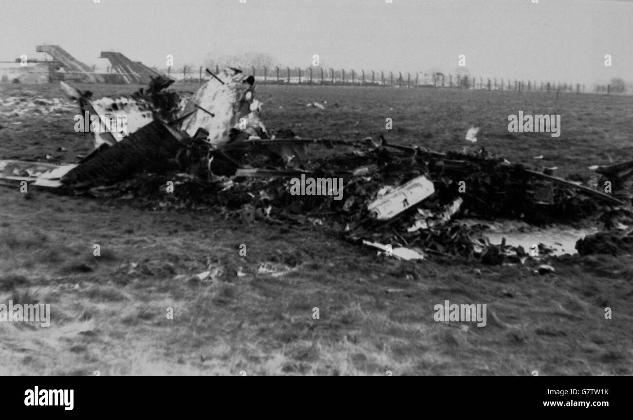 Wreckage from the twin-engined Beechcraft 90 Mail plane lies strewn about East Midlands Airport, near Derby, after it crashed near the runway, killing the pilot. *UK Provs Only - All TV and Nationals Out Stock Photo