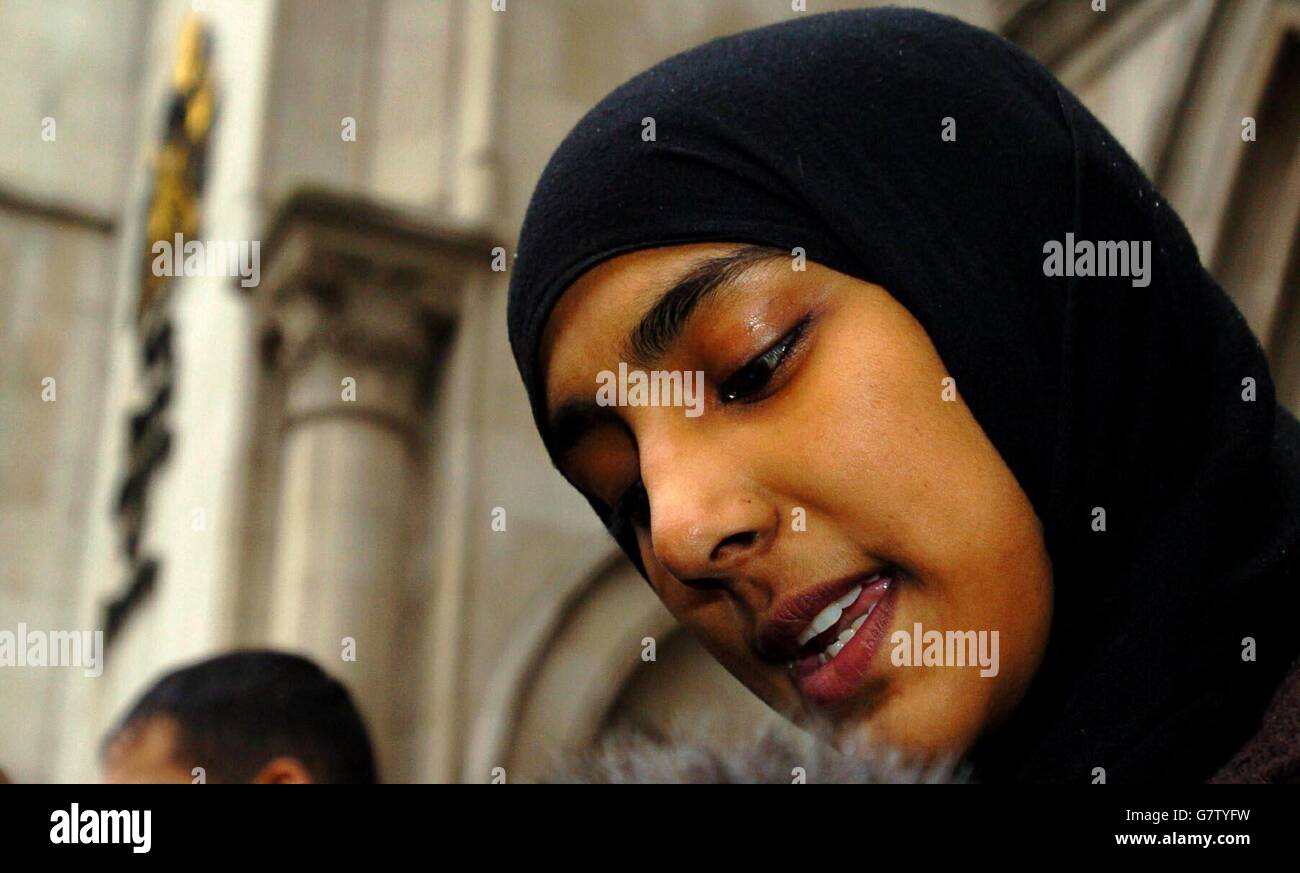 Shabina Begum, leaves the High Court in London where she is won her appeal after fighting to be allowed to wear her jilbab, the traditional head wear of her faith. Stock Photo