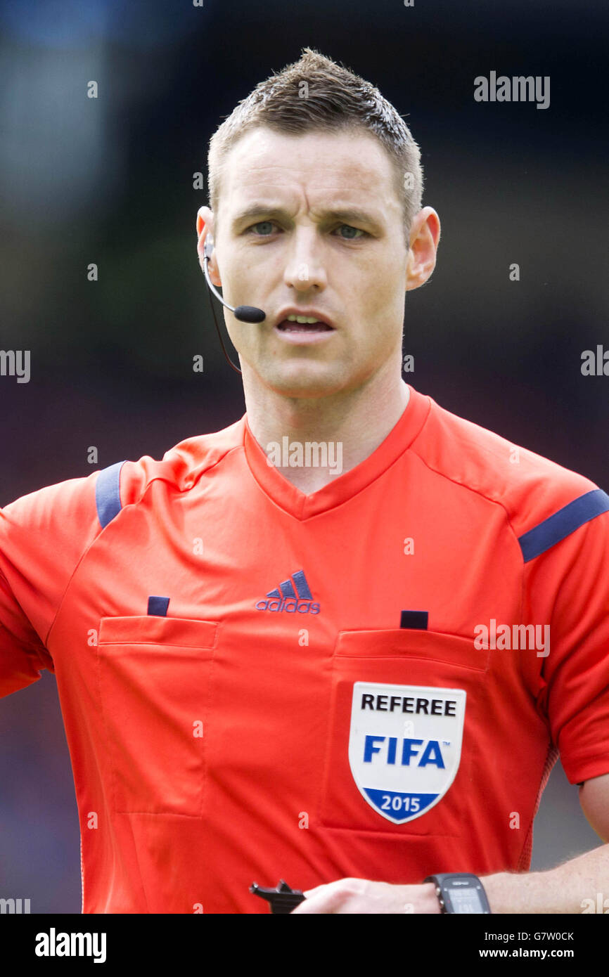Referee Steven Mclean during the William Hill Scottish Cup Semi Final match at Hampden Park, Glasgow. PRESS ASSOCIATION Photo. Picture date: Sunday April 19, 2015. See PA story SOCCER Inverness. Photo credit should read: Jeff Holmes/PA Wire. Stock Photo