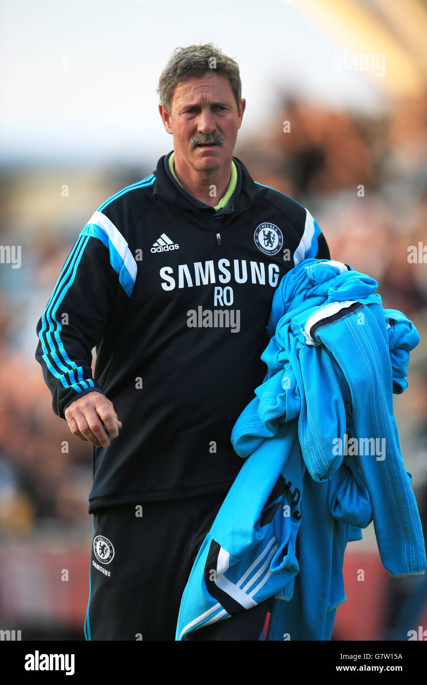 Chelsea Under 18 Coach High Resolution Stock Photography And Images Alamy