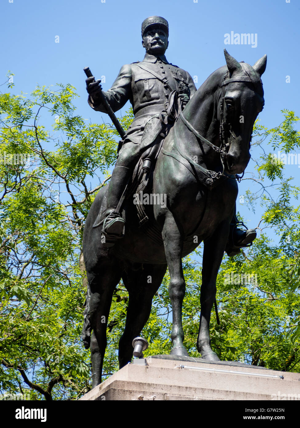 Monument statue to Marshal Foch in Lille Stock Photo Alamy