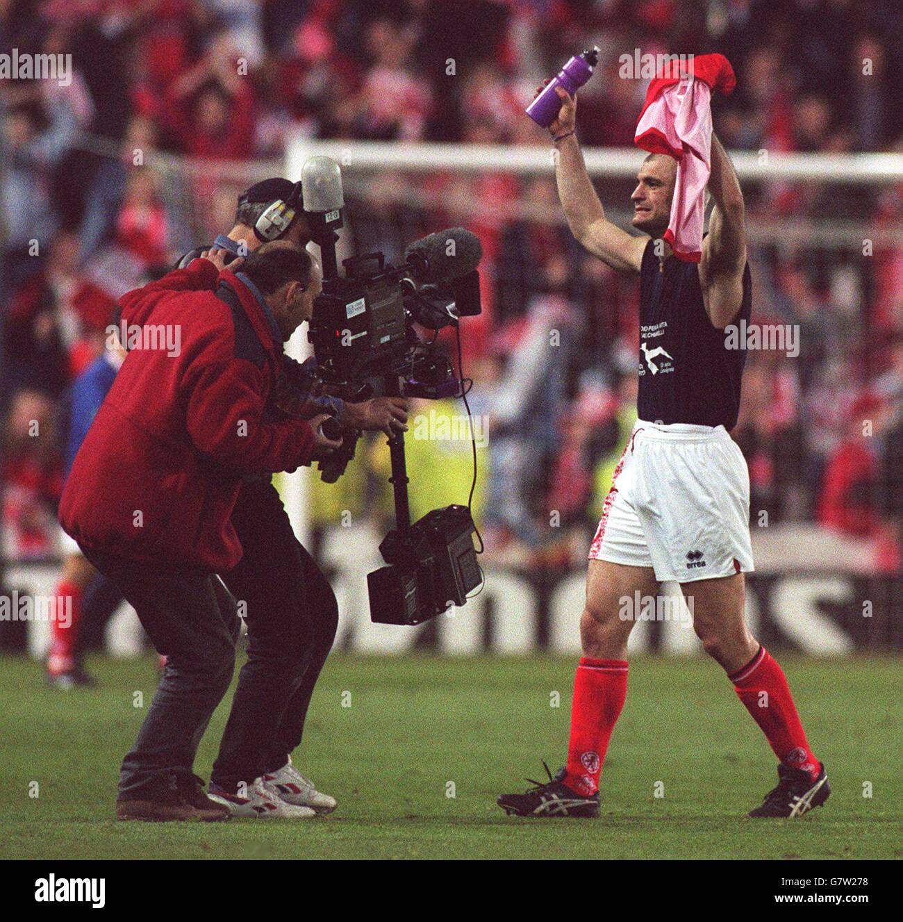 Fabrizio Ravanelli, Middlesbrough celebrates victory over Chesterfield with T.V crews watching closely Stock Photo