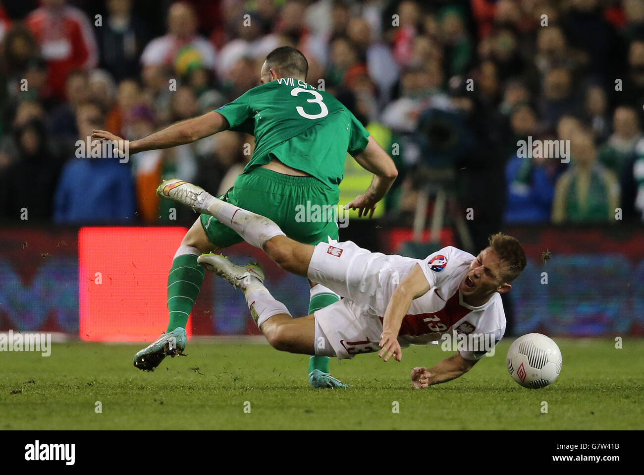 Republic of Ireland's Marc Wilson (left) and Poland's Maciej Rybus battle for the ball during the UEFA Euro 2016 Qualifier at the Aviva Stadium, Dublin, Ireland. Stock Photo