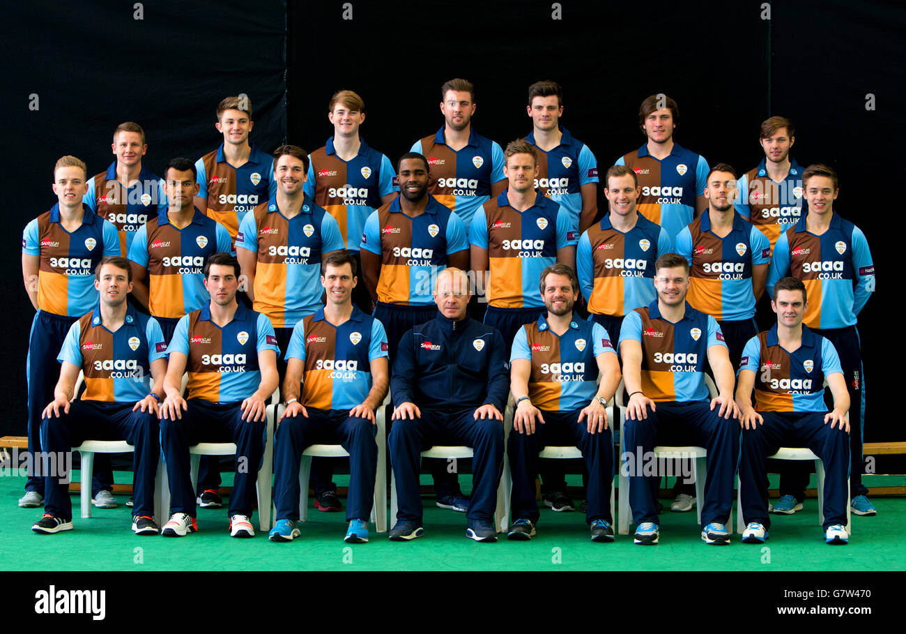 Derbyshire's (backrow left-right) Scott Elstone, Greg Cork, Tom Taylor, Ben Cotton, Harry White, Tom Knight, Adam Wheatcroft, (middle row, left-right) Ben Slater, Shiv Thakor, Billy Godleman, Chesney Hughes, Wayne White, Tom Poynton, Alex Hughes, Harvey Hosein, (front row, left-right) Antonio Palladino, Mark Footitt, Wayne Madsen, Elite Performance Director Graeme Welch, Wes Durston, Jonathan Clare, David Wainwright line up for a team photo Stock Photo