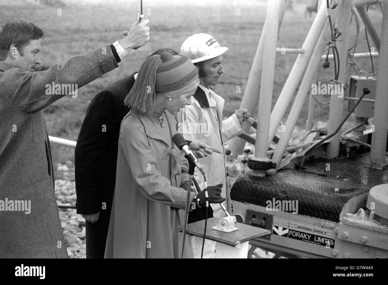 The Duchess of Kent starts drilling during the inauguration of the Selby coalfield, at Wistow, North Yorkshire. On completion the coalfield will employ 4,000 men and produce 10 million tons of coal a year. The very latest mining machines will be employed together with the most sophisticated techniques of controlling and monitoring what goes on underground. Stock Photo