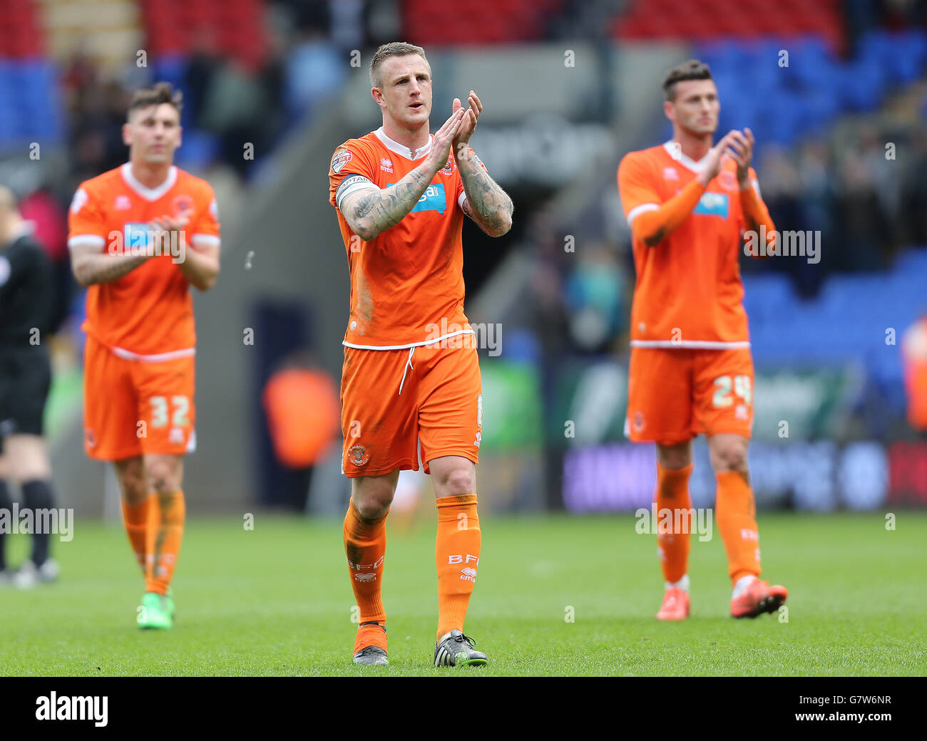 Soccer - Sky Bet Championship - Bolton Wanderers v Blackpool - Macron Stadium. Blackpool's captain Peter Clarke applauds the fans at the end of the game against Bolton Wanderers Stock Photo
