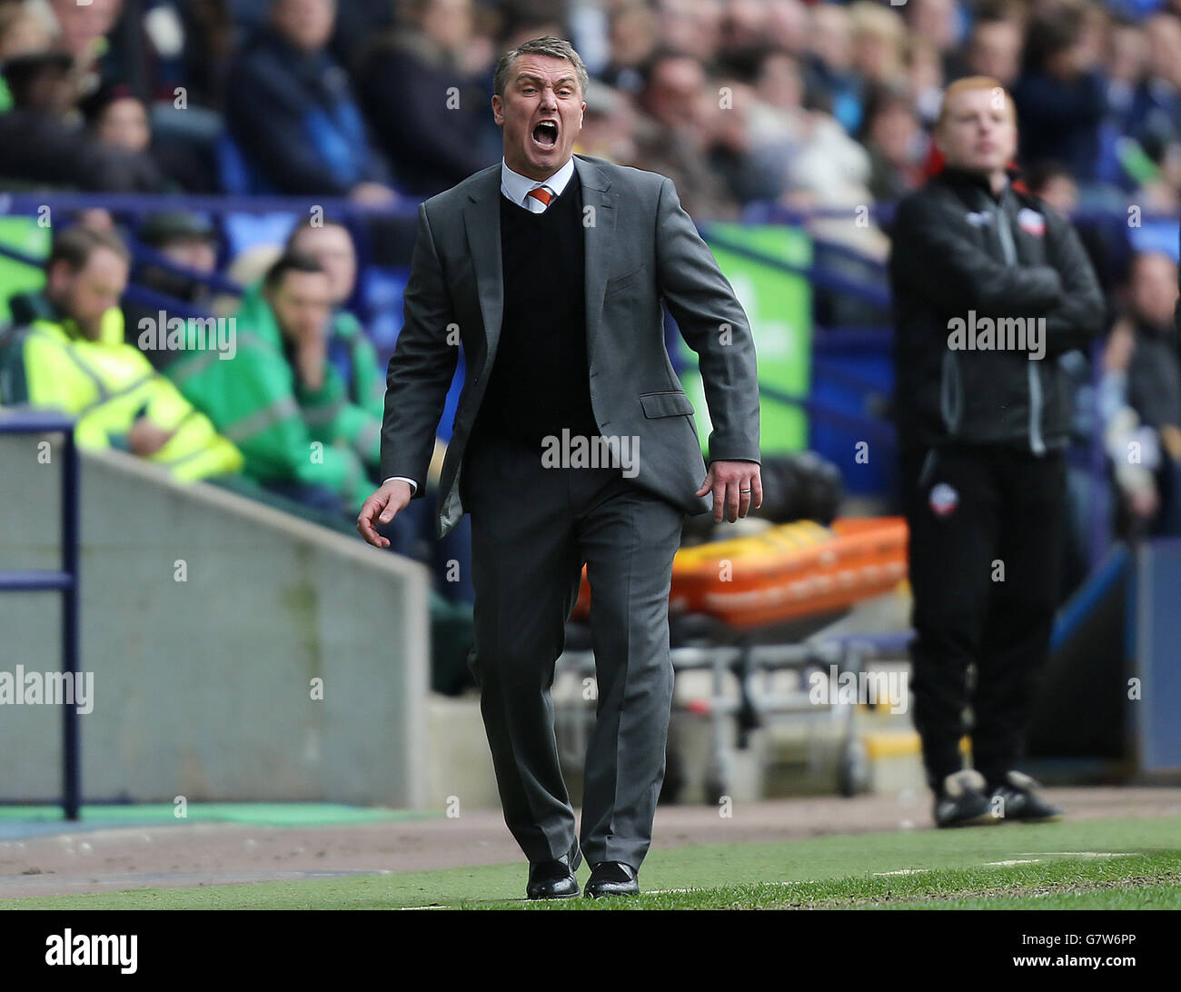 Soccer - Sky Bet Championship - Bolton Wanderers v Blackpool - Macron Stadium. Blackpool's manager Lee Clark screams on his team during the game against Bolton Wanderers Stock Photo