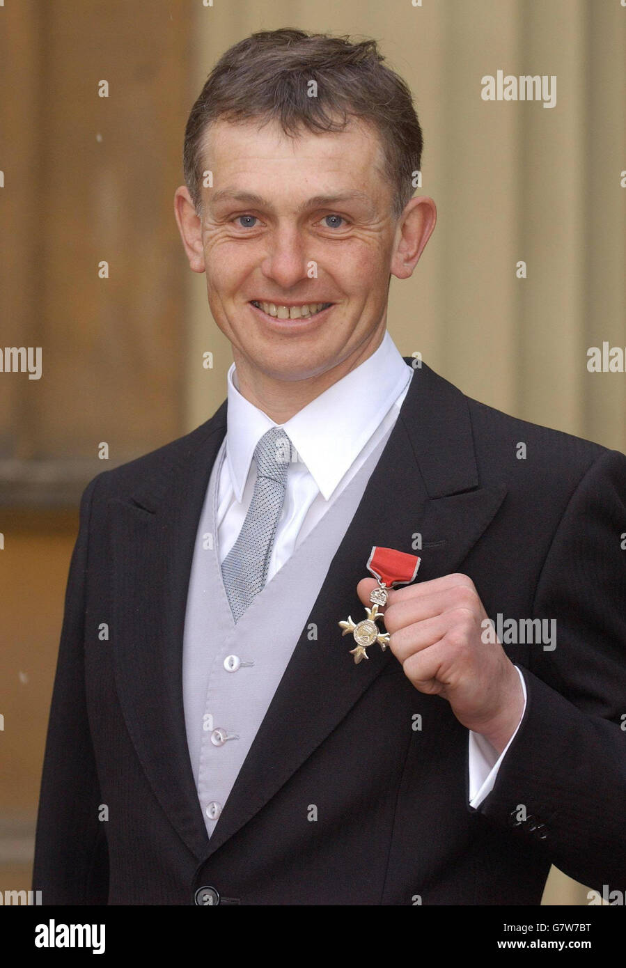 Leslie Law MBE - Buckingham Palace Stock Photo - Alamy