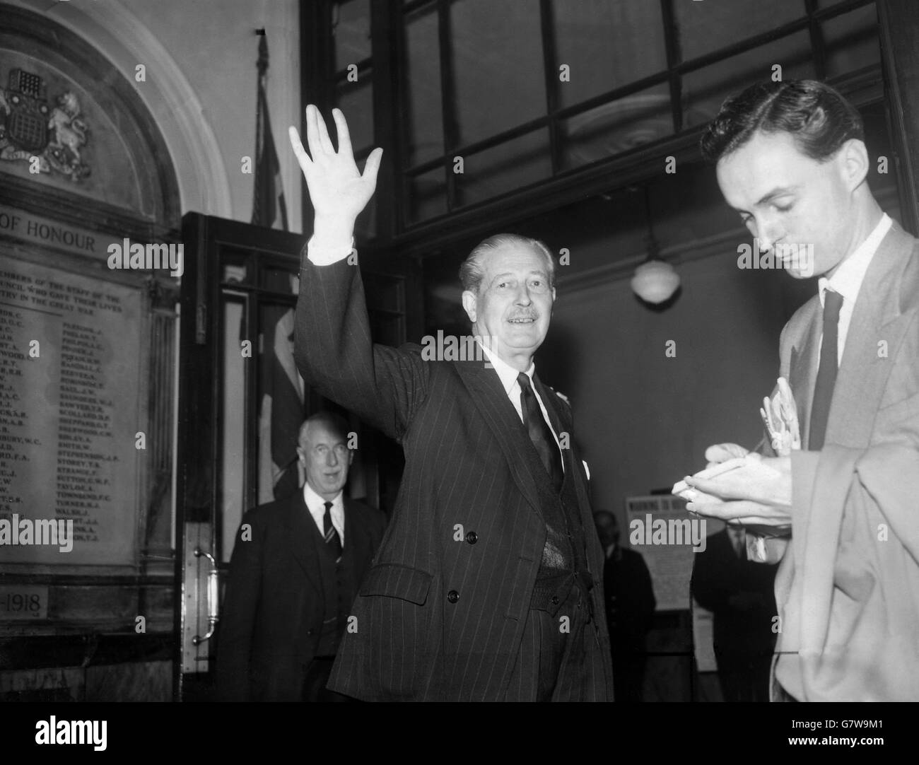 Politics - 1959 General Election - Harold MacMillan - Westminster City Hall Polling Station, London Stock Photo