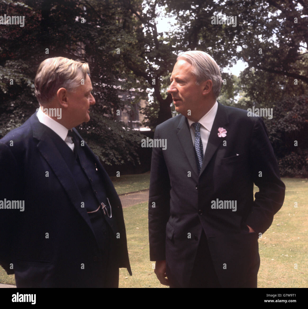 The Cabinet in the Garden of No. 10. Prime Minister Edward Heath (r) talks with the Lord Chancellor Quintin Hogg (l). Stock Photo