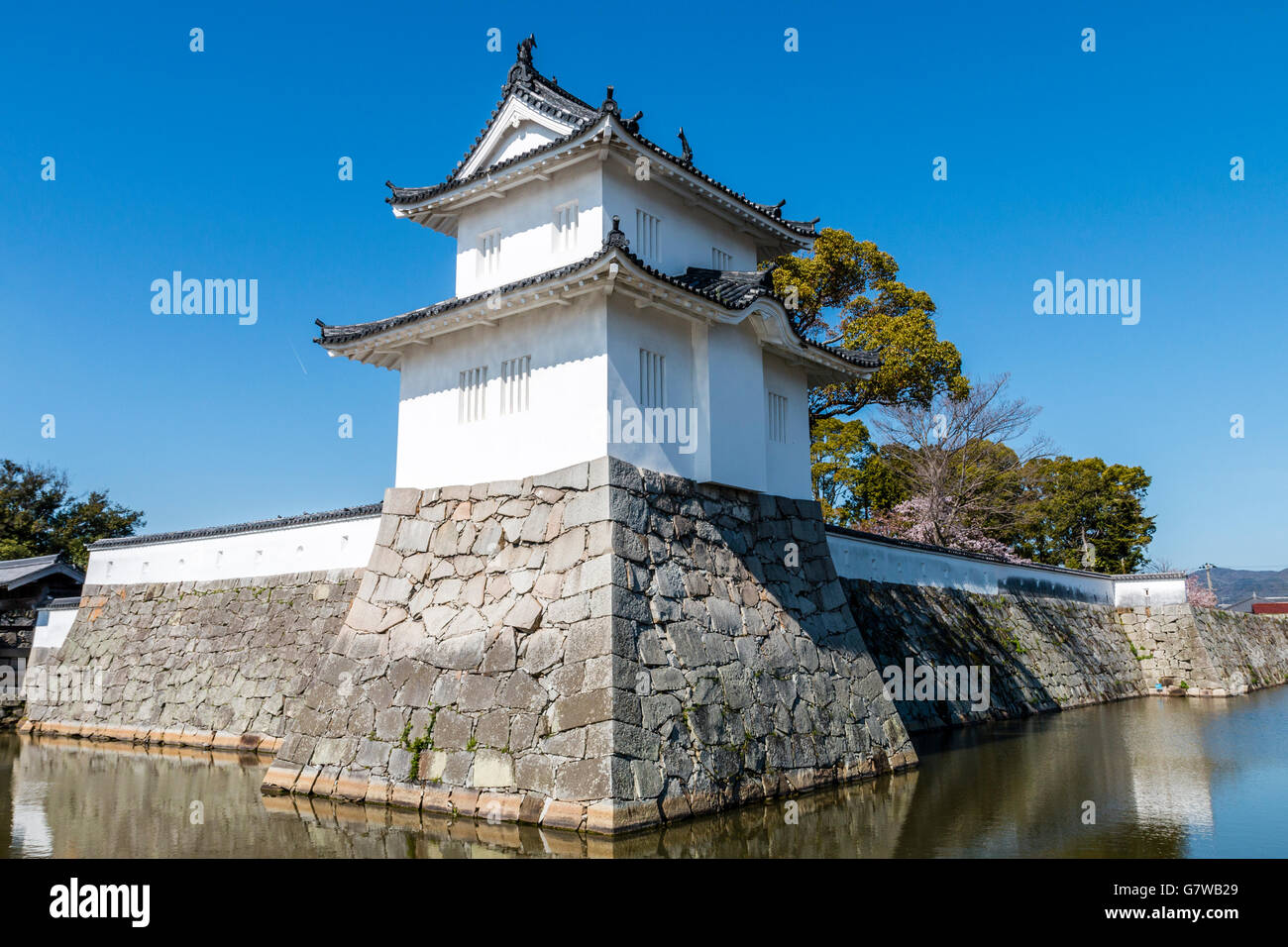 Japan, Ako castle. Ote sumi yaragu, 2 storey turret, tower. Moat and dobei white plaster and Ishigaki stone walls. Daytime, sunshine. Blue sky. Stock Photo