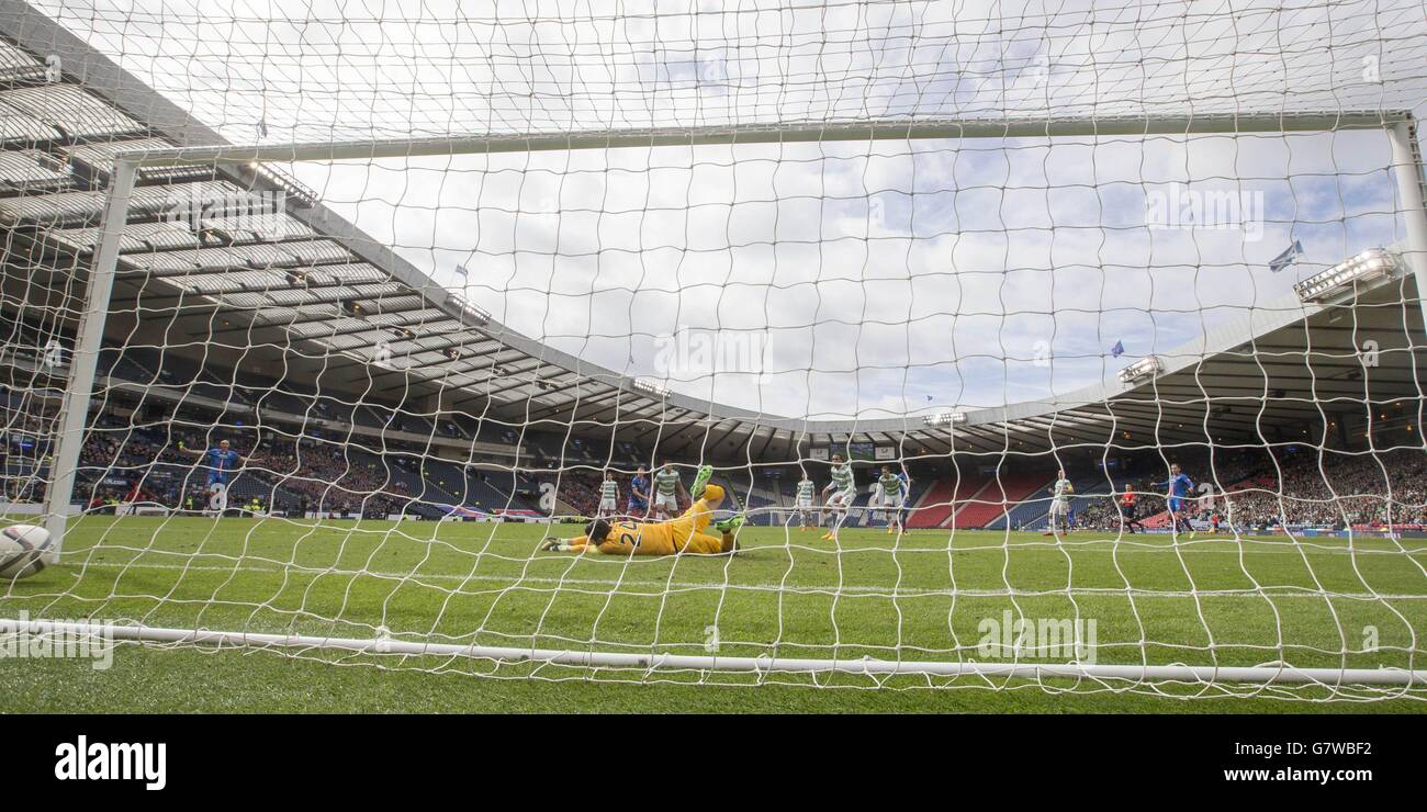 Inverness CT's Edward Ofere scores during the William Hill Scottish Cup Semi Final match at Hampden Park, Glasgow. Stock Photo