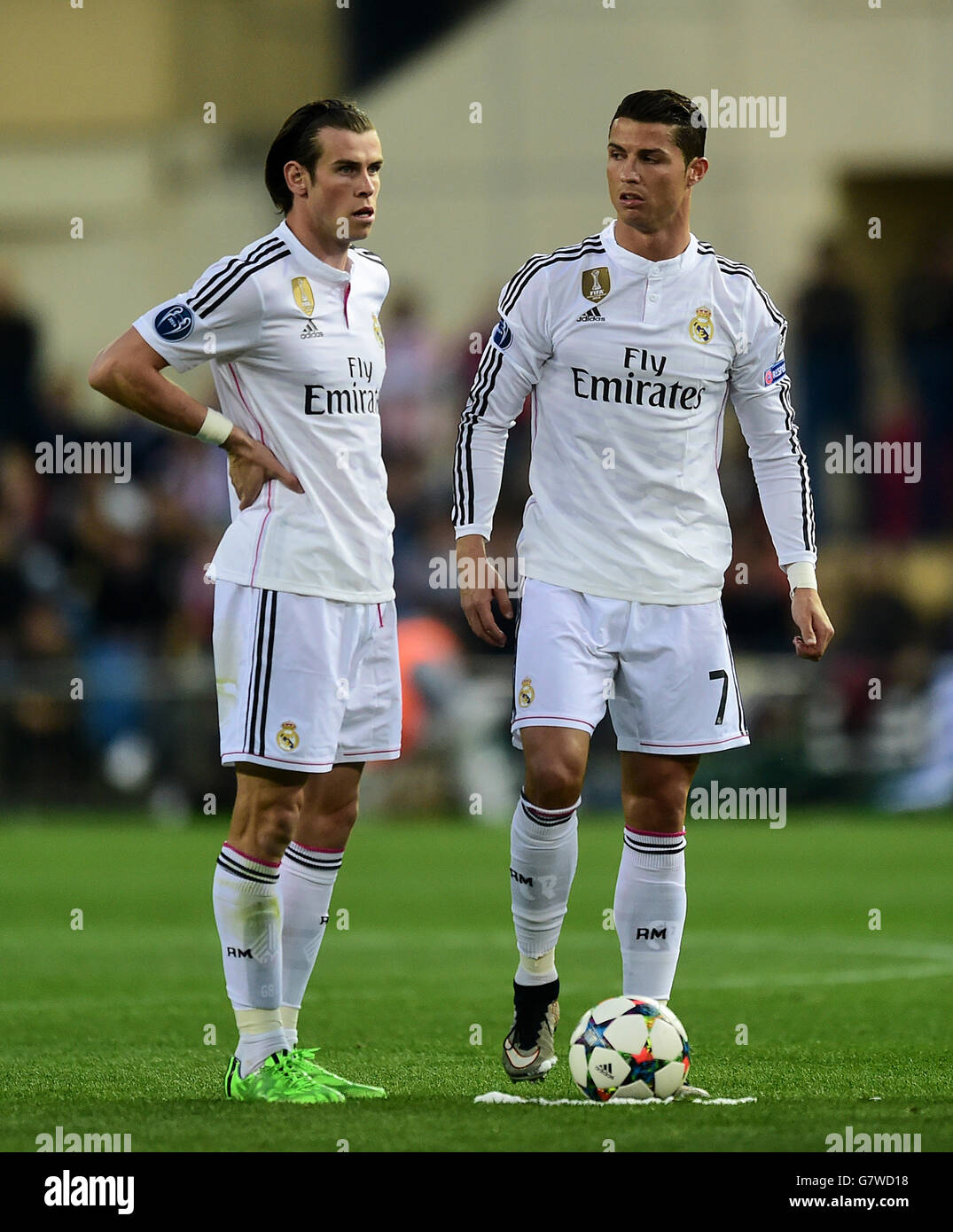 Gareth bale kick hi-res stock photography and images - Alamy